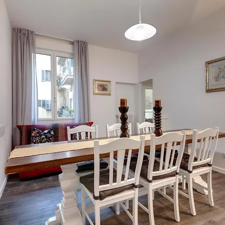 Apartamento Rossini 4 *